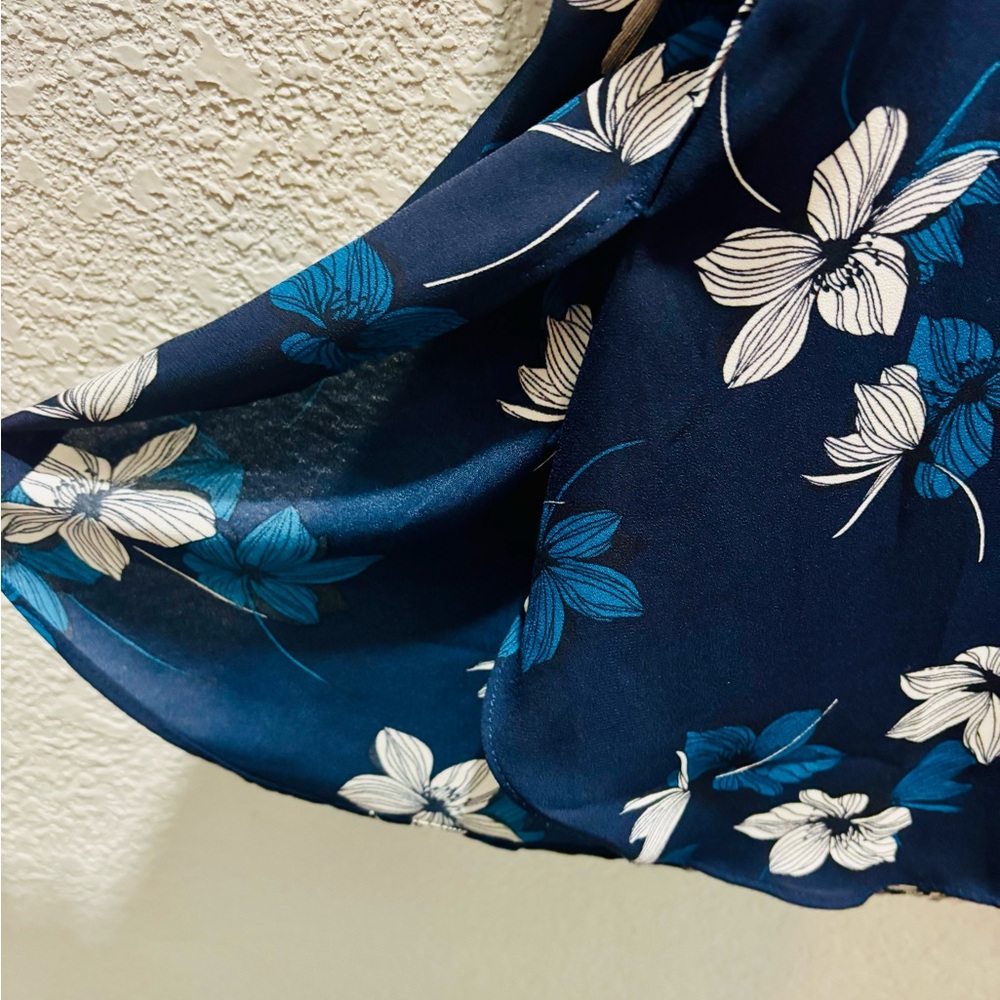 Banana Republic Floral Navy Blue Hi-Lo Hem Top - Picture 3 of 9